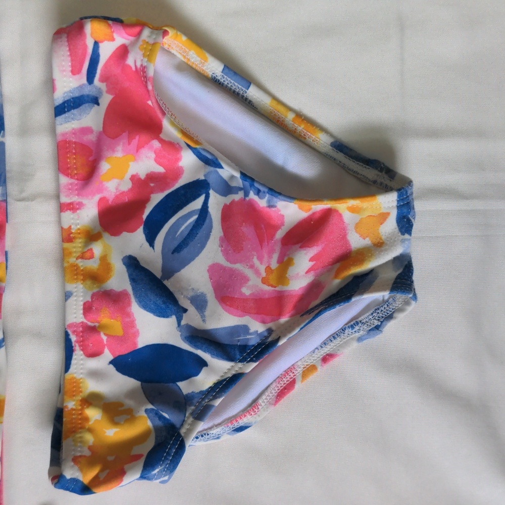 Toddler girls 2 pc. long sleeve floral swim suit - Picture 3 of 4